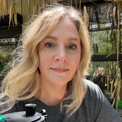 Alisa’s Vintage Finds & Art profile photo